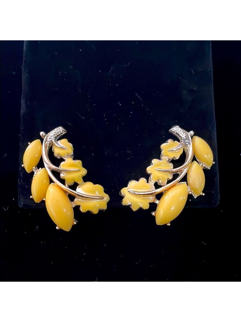 STAR Vintage Yellow Lucite Flower Branch Climbing Screw back earrings